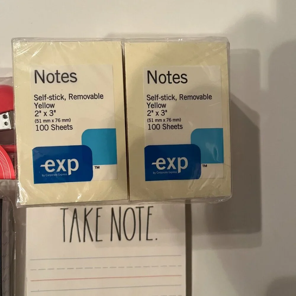 Novelty Notebooks, 2 mini staplers and Post-Its (h/s)‎